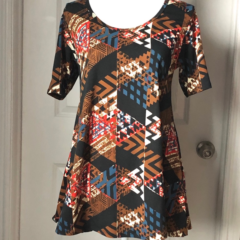 LulaRoe Perfect Tee.